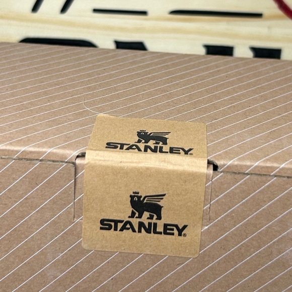 Stanley The Quencher H2.0 40 oz Flowstate Tumbler in Purple - Picture 3 of 4